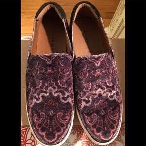 Lucky Brand Lupa Slip Ons